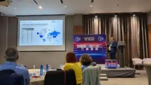 Global business presentation on e-commerce growth and international markets at Transart conference.